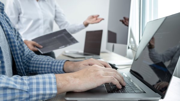 Logiciel développement : maîtrisez la méthode des 4D avec 4SH